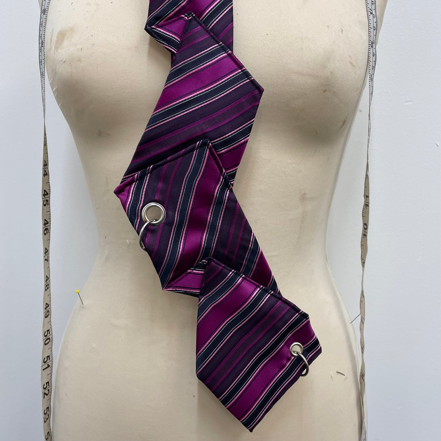 Zigzag tie