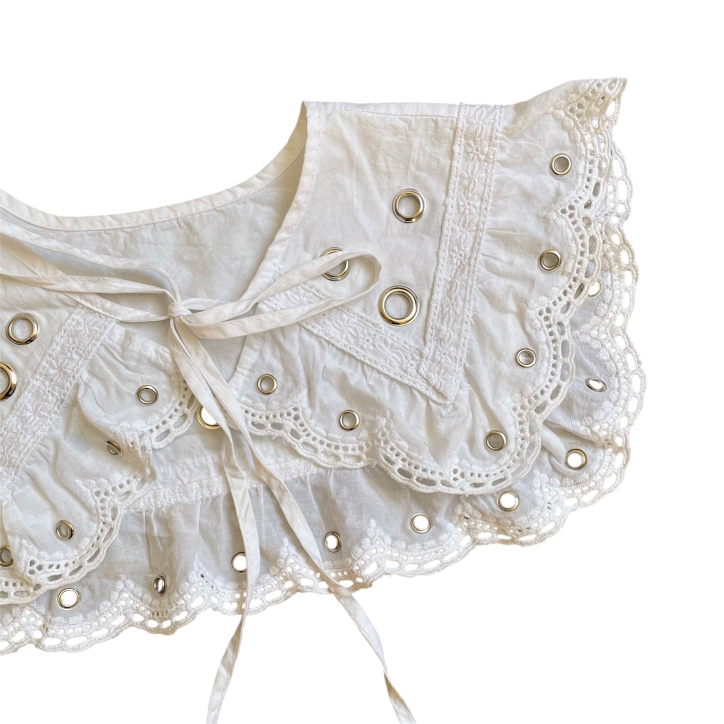 Eyelet frill collar