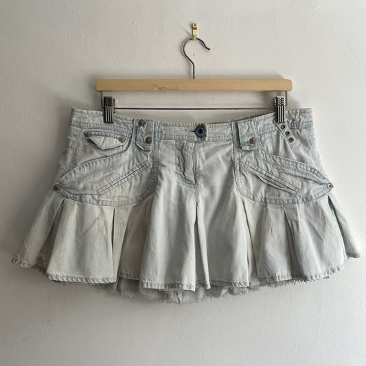 Low rise mini skirt