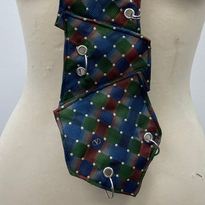 Disjointed tie