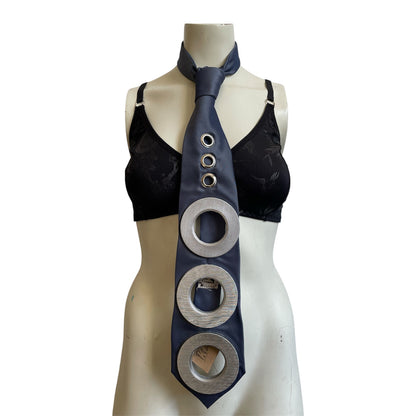 Oversized eyelet tie