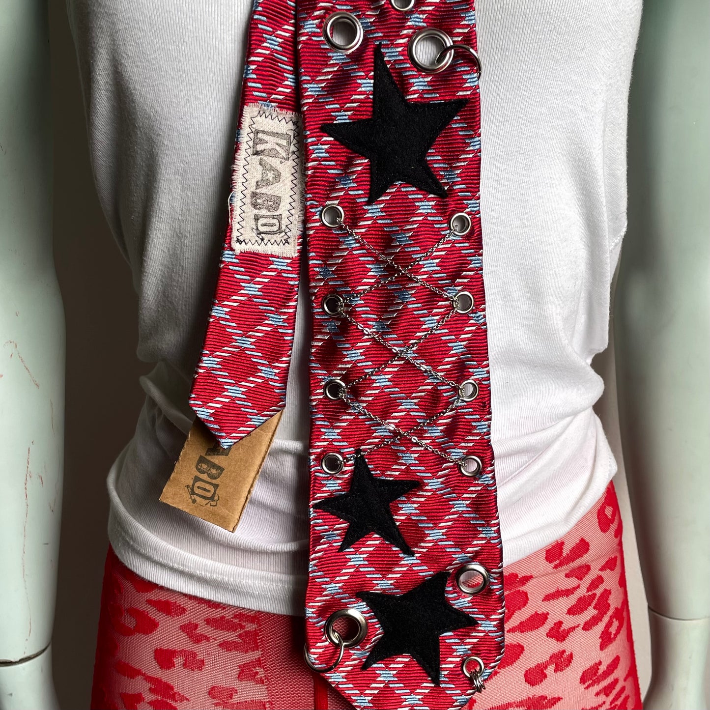Star chain tie
