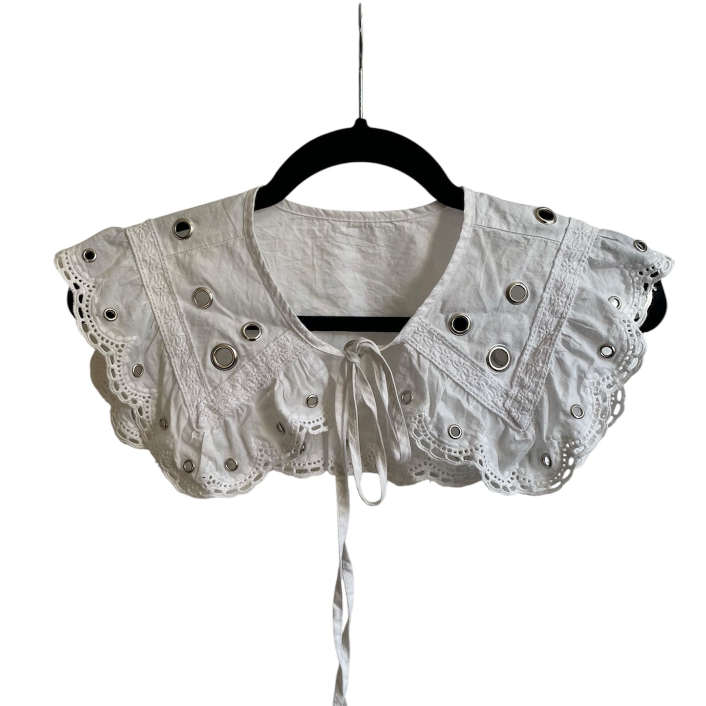 Eyelet frill collar