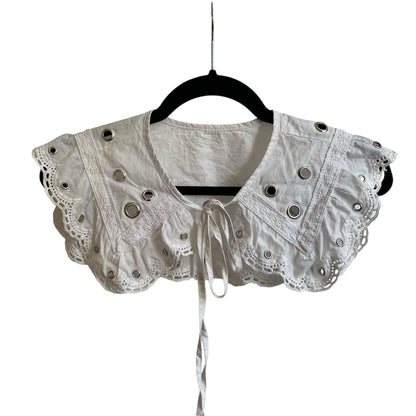 Eyelet frill collar