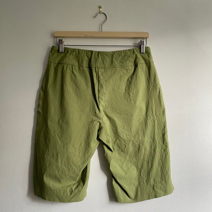 Short capri pants