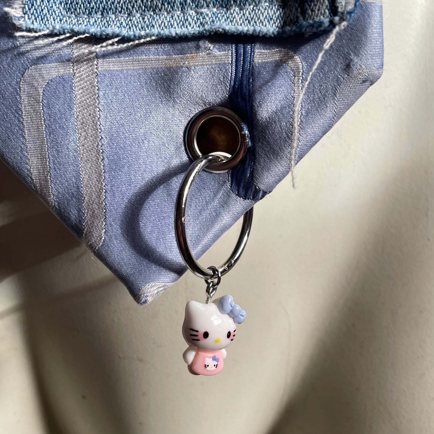 Hello Kitty charm tie