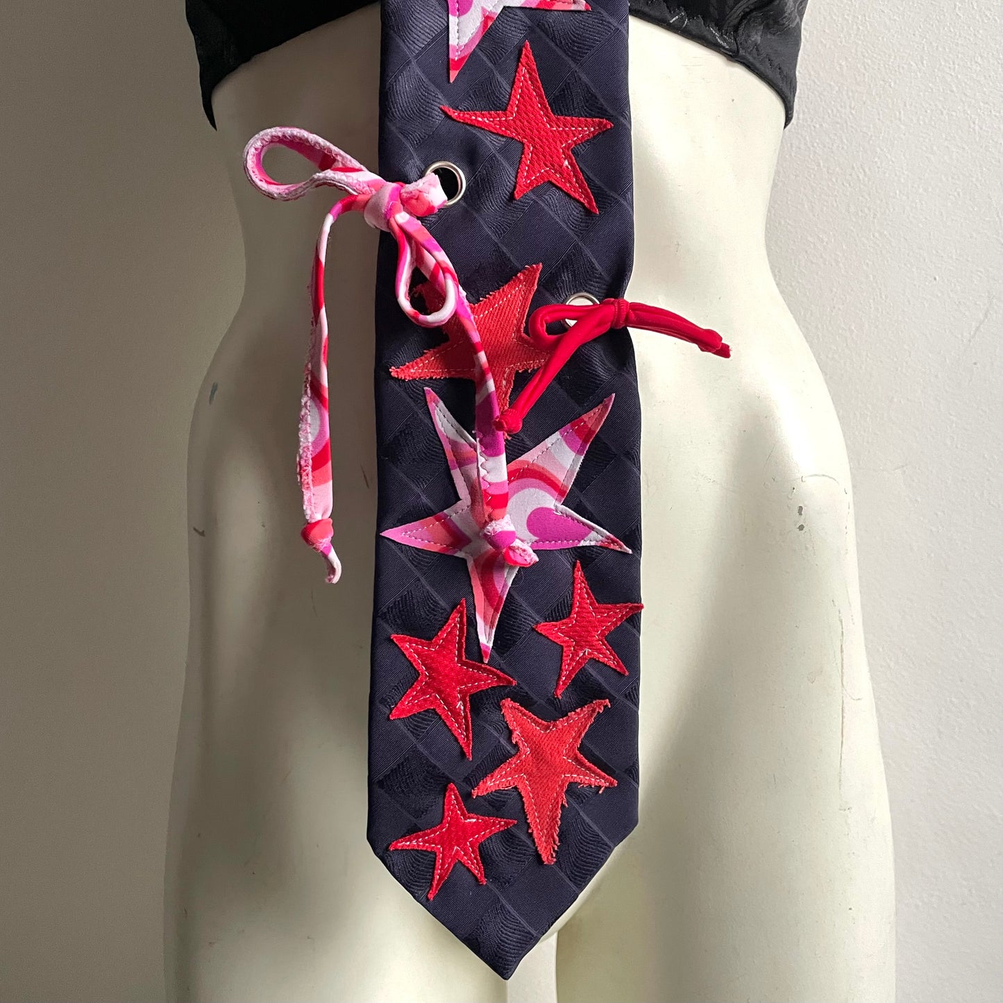 Red pink star tie