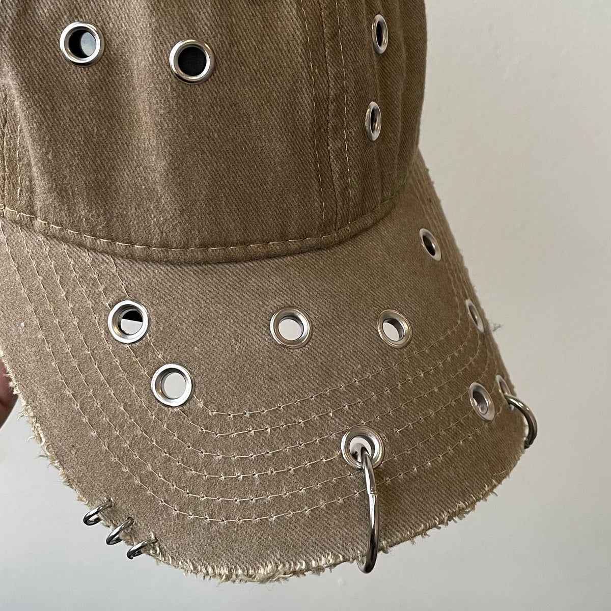 Beige eyelet cap