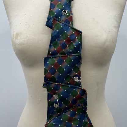 Disjointed tie