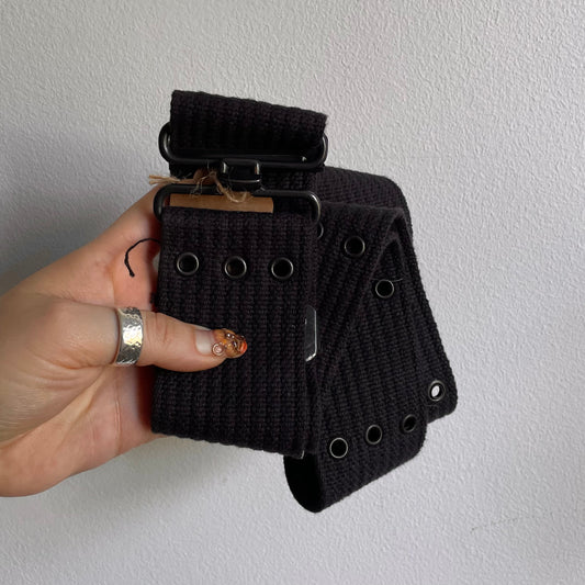 Triple eyelet belt