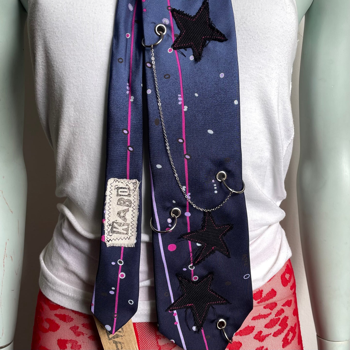 Star chain tie