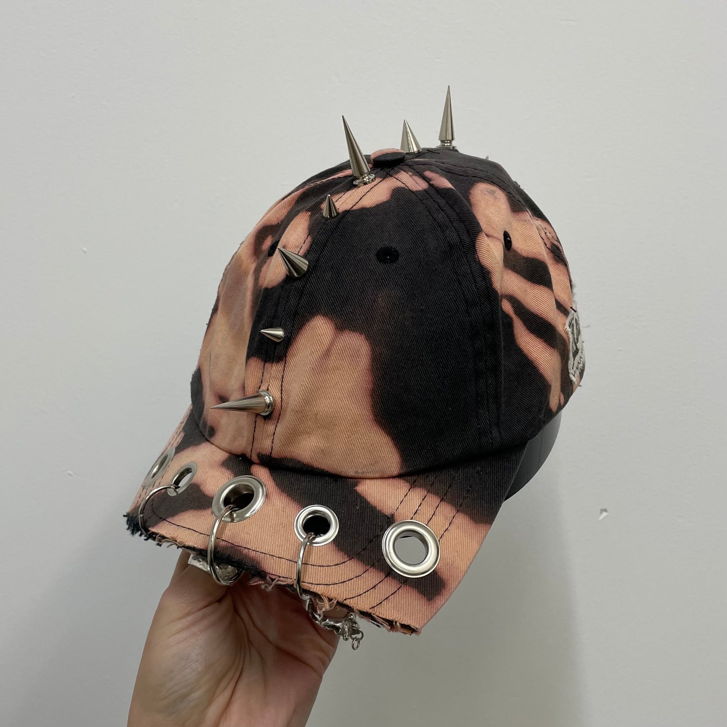 Spike + eyelet cap
