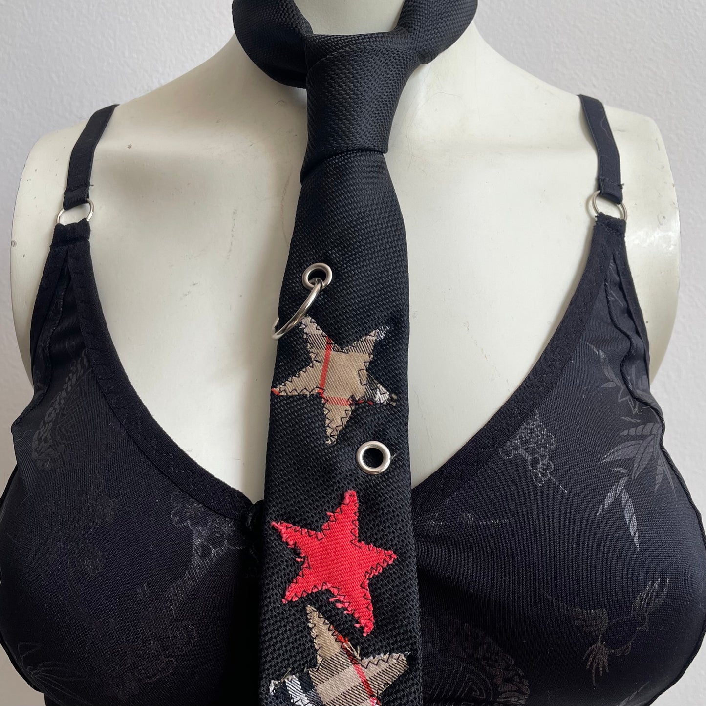 Nova check star tie