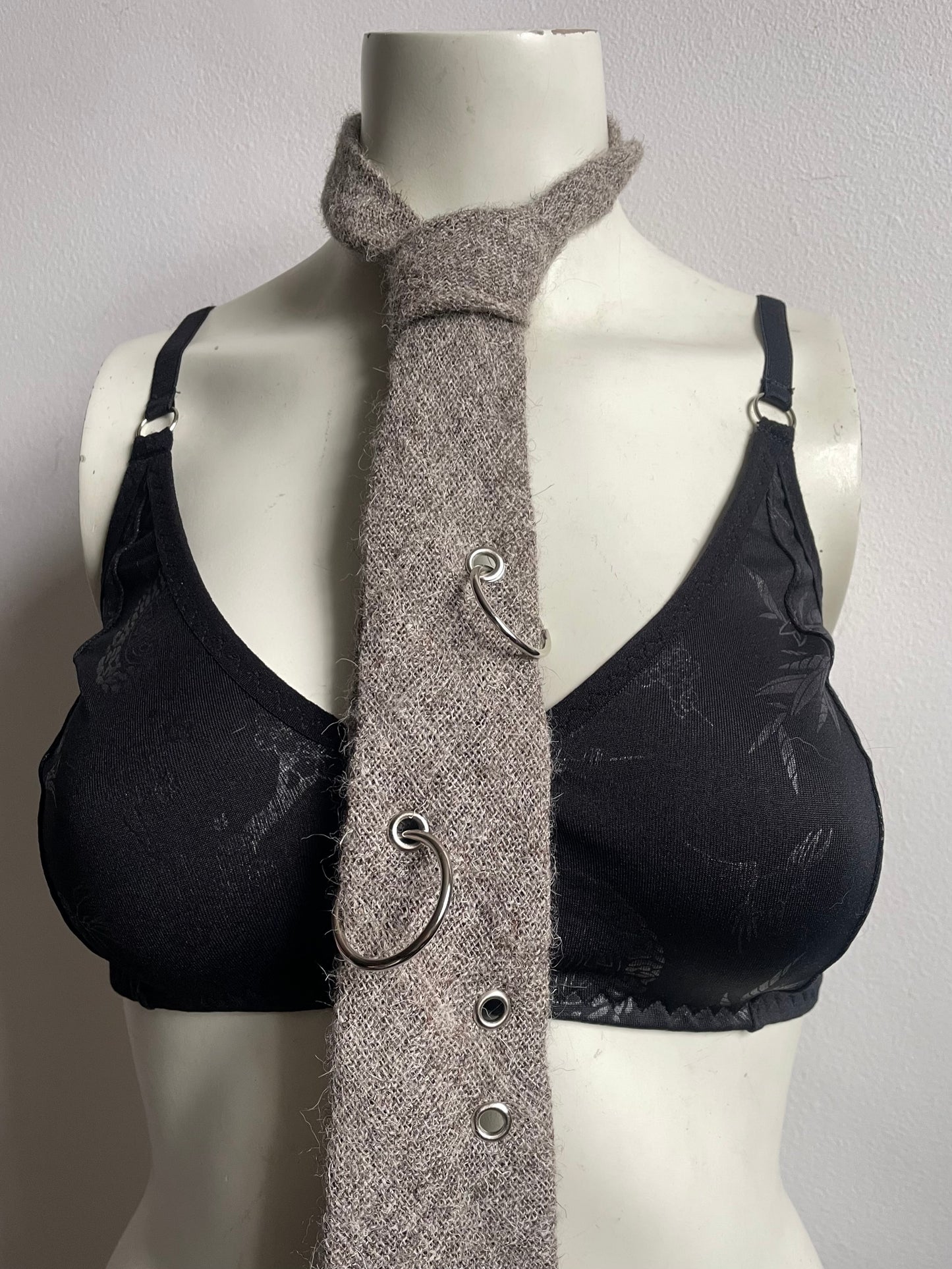 Wool tie