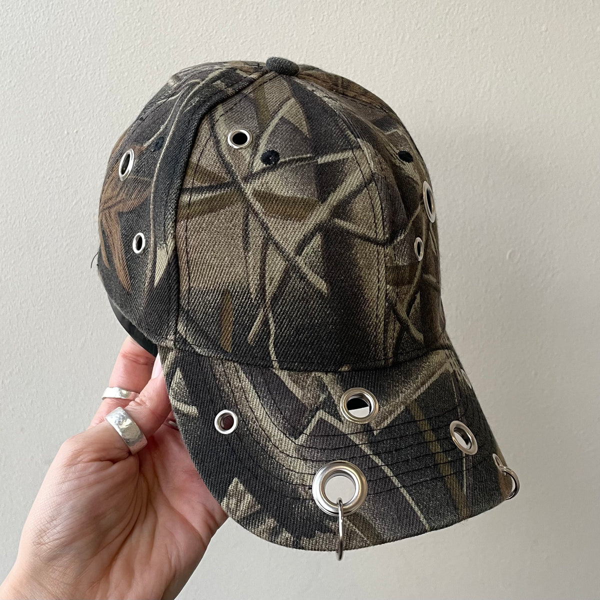 Real tree eyelet cap