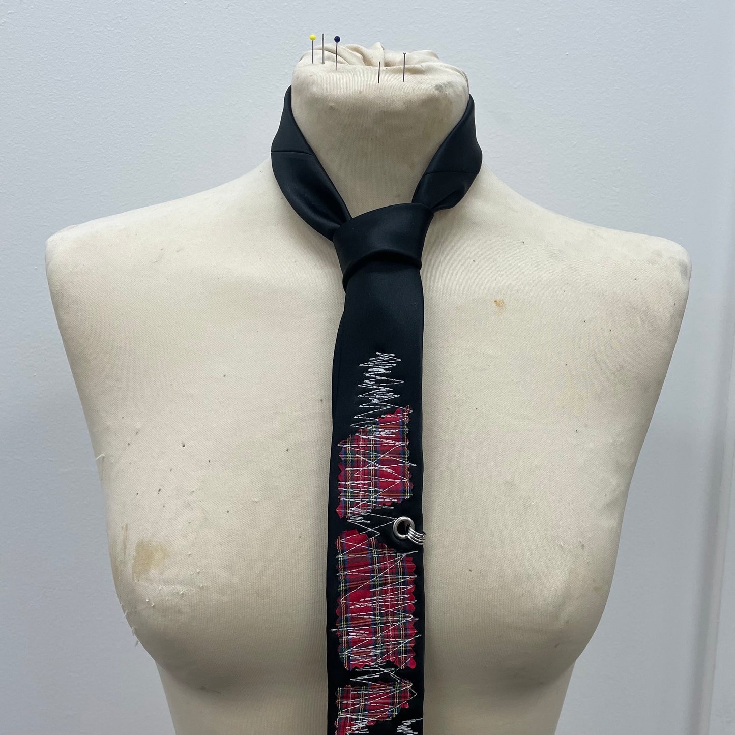 Slim tartan tie