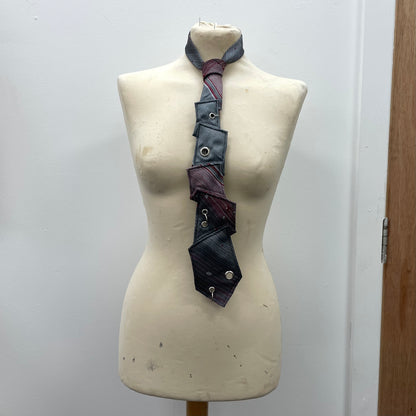 Grey disjointed tie