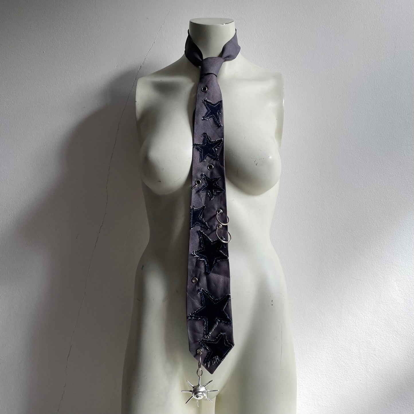 Shell charm tie