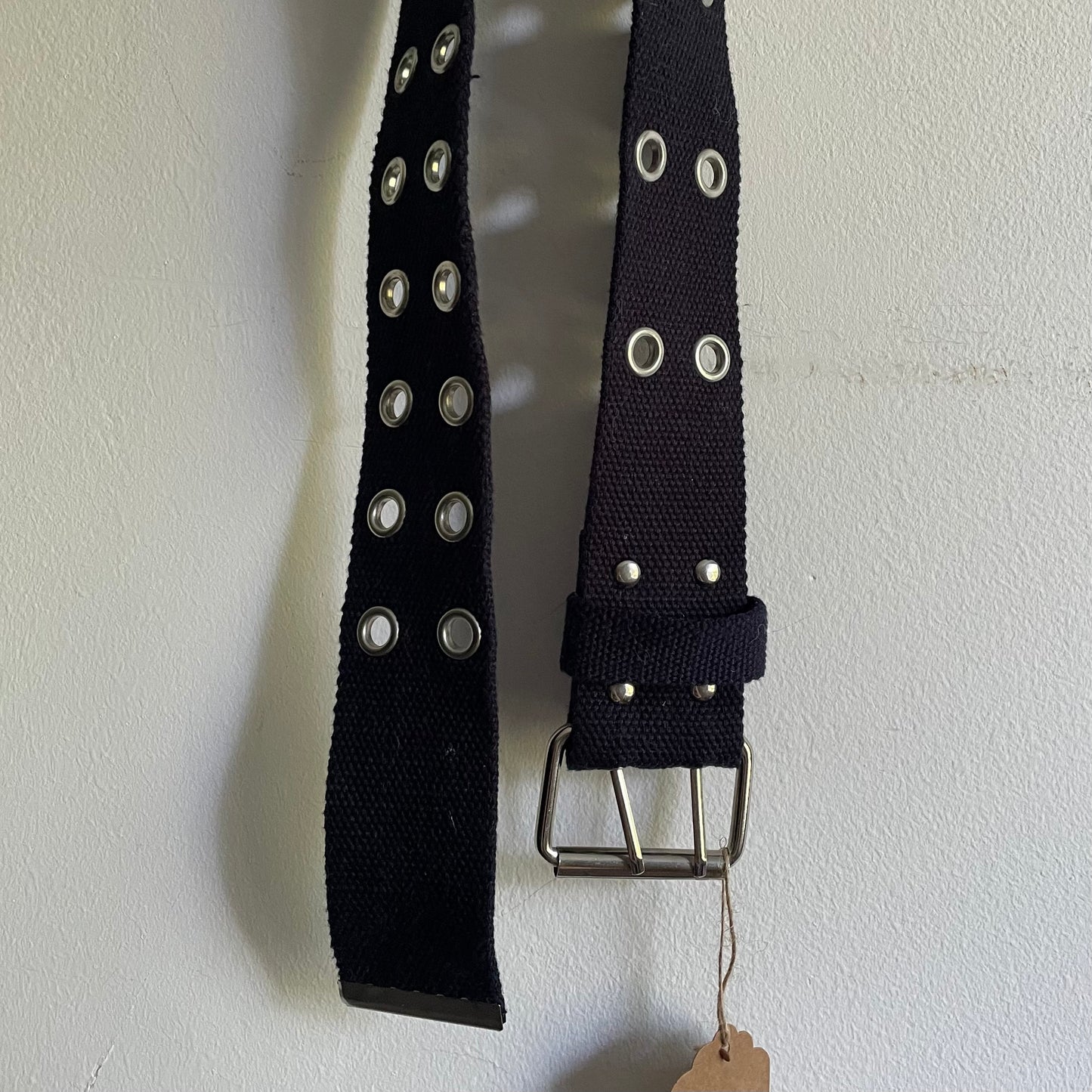 Double eyelet belt