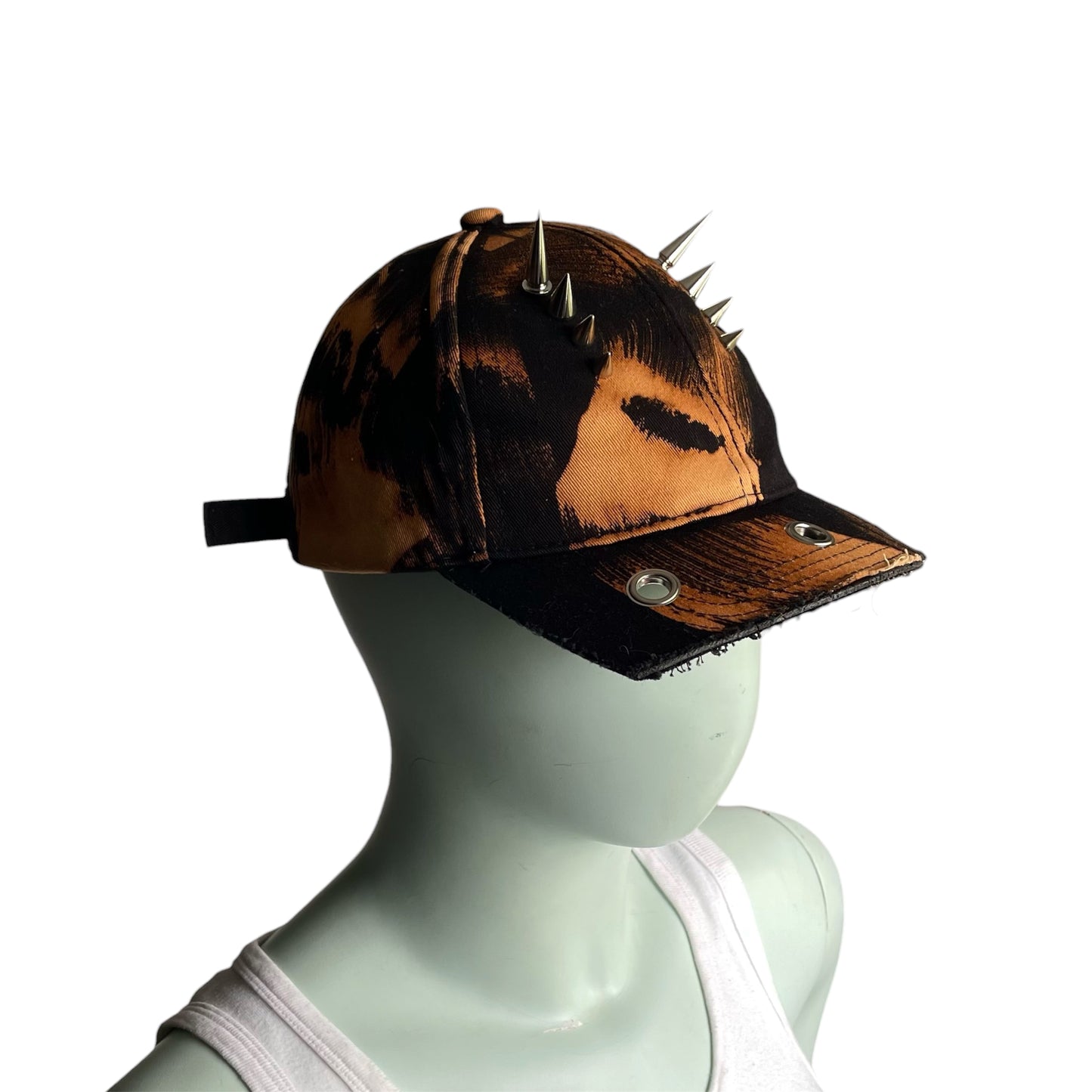 Spike cropped brim cap