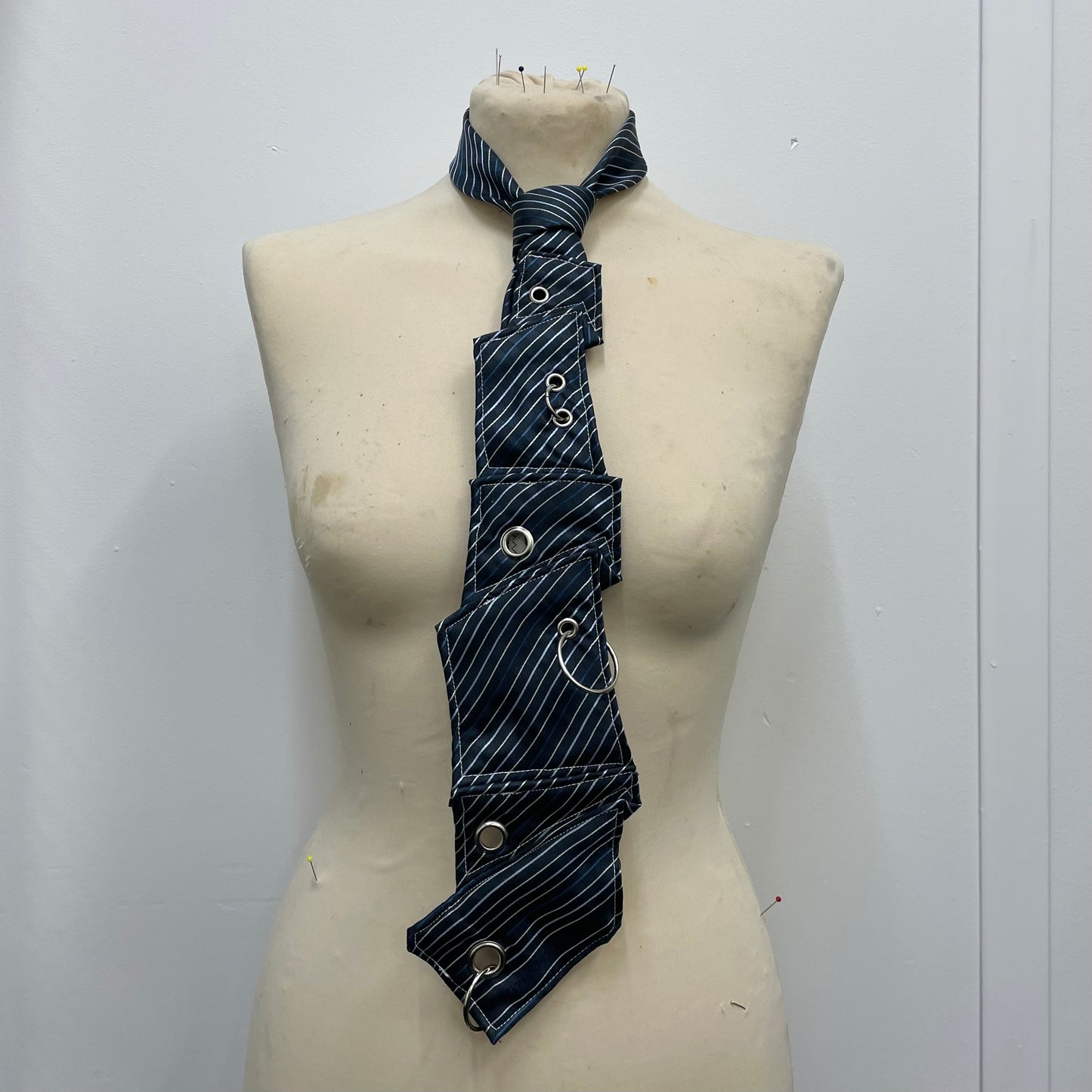 Disjointed stripe tie