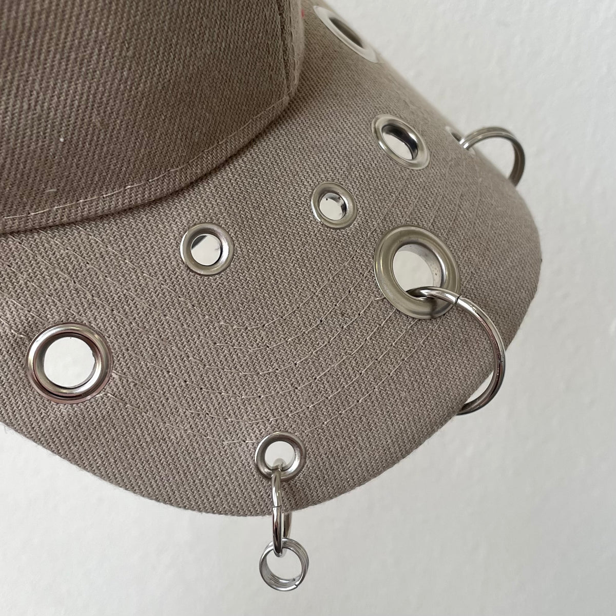 Beige eyelet cap