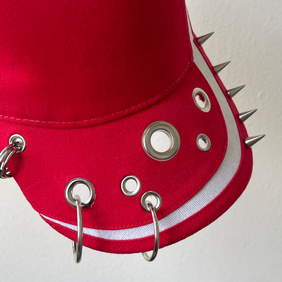 Red spike cap