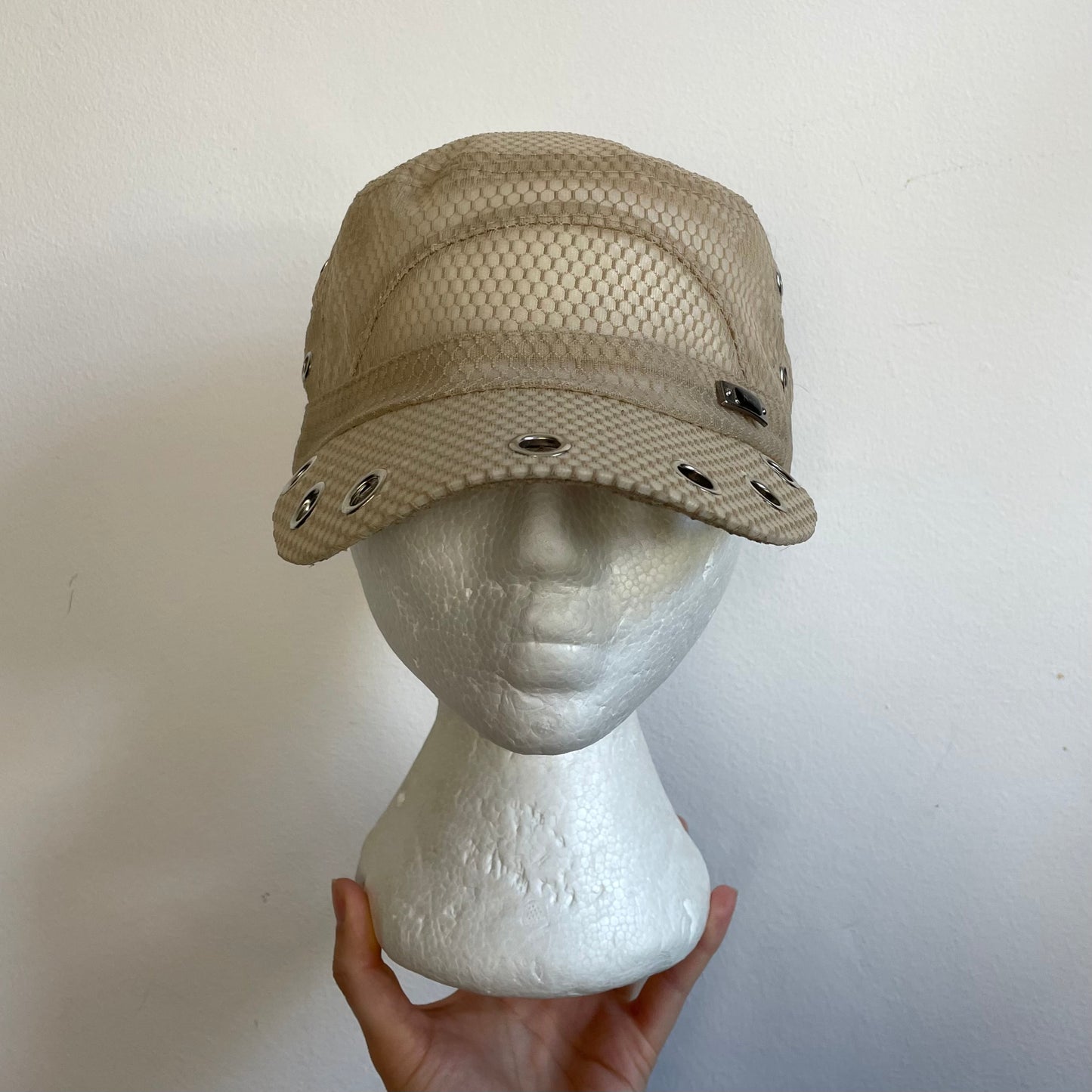 Mesh eyelet cap