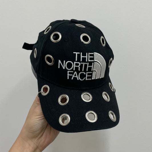 Eyelet cap