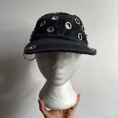 Eyelet cap