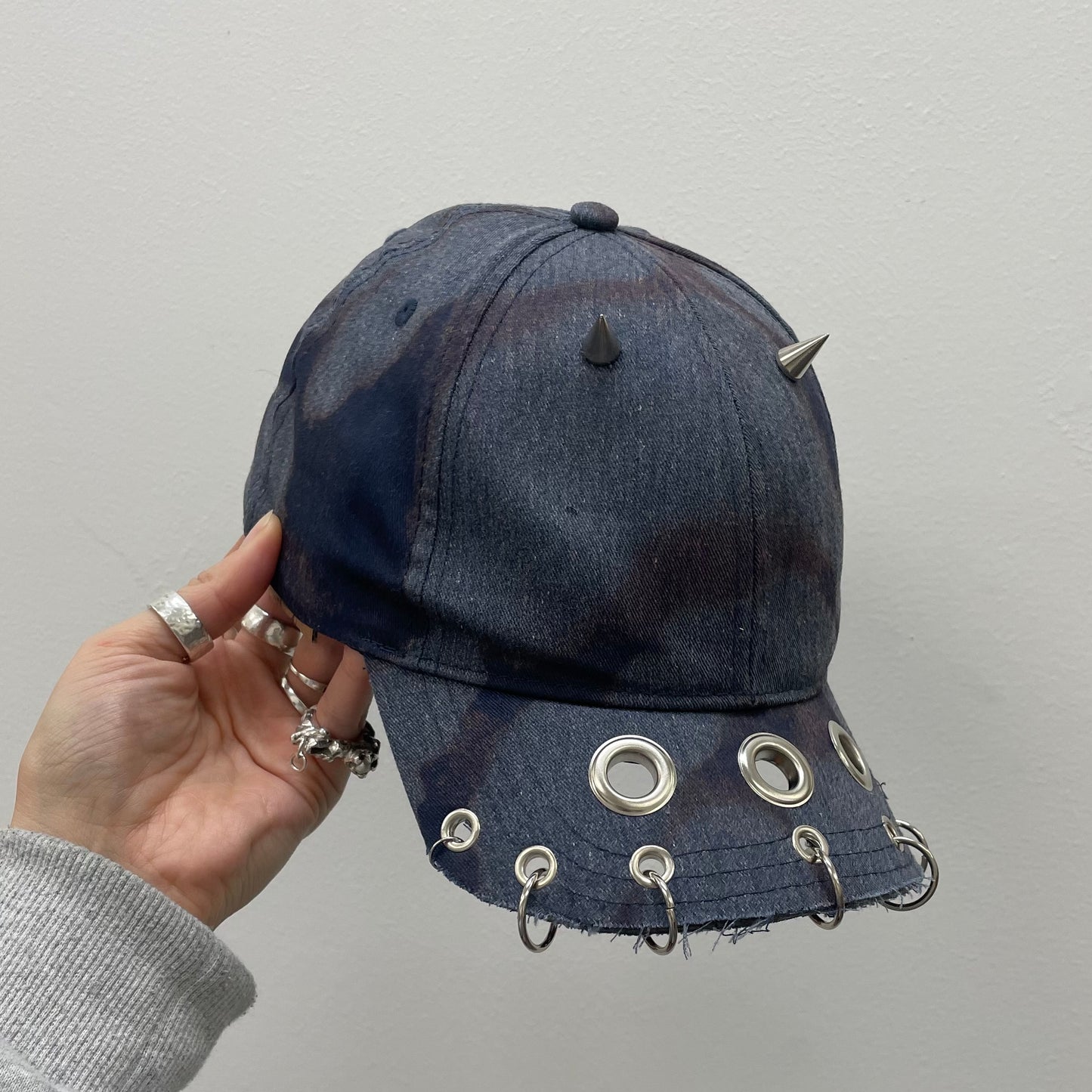 Bleached cropped cap