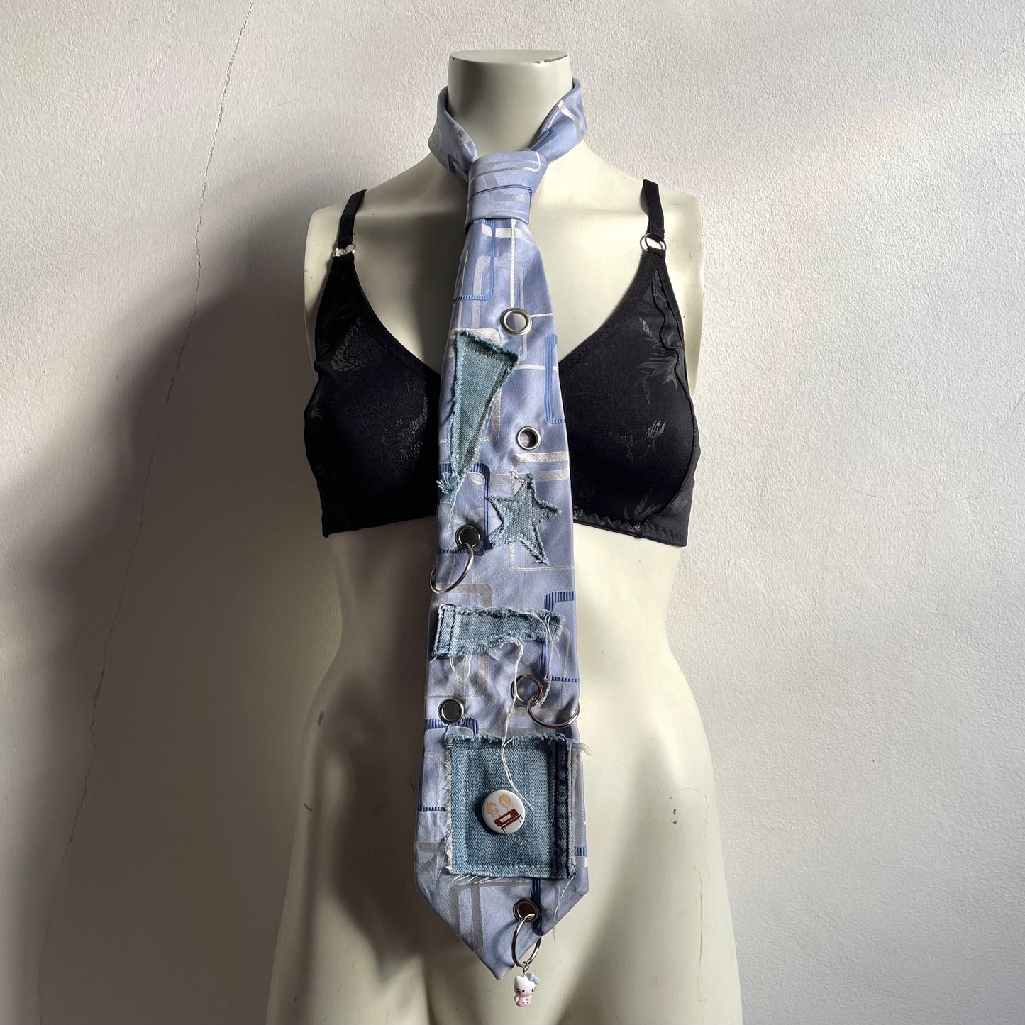 Hello Kitty charm tie