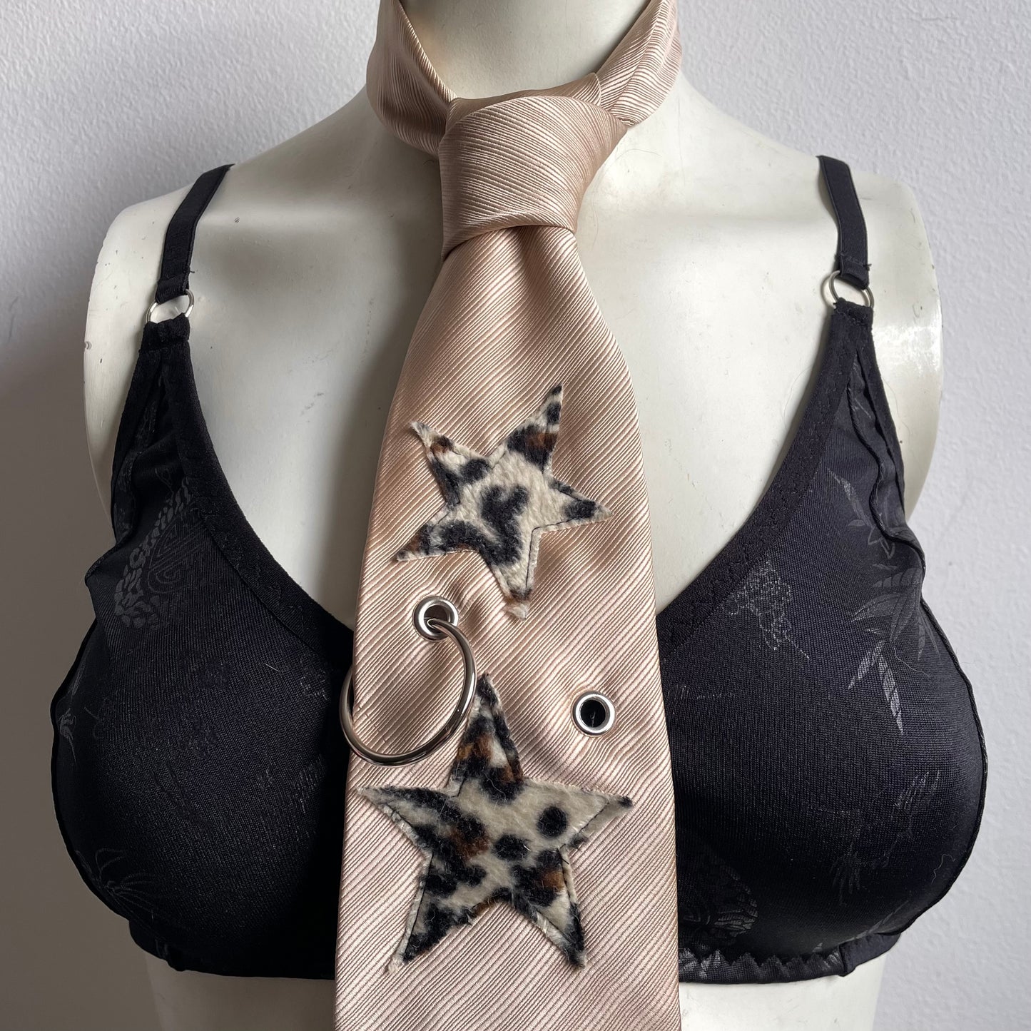 Leopard star tie