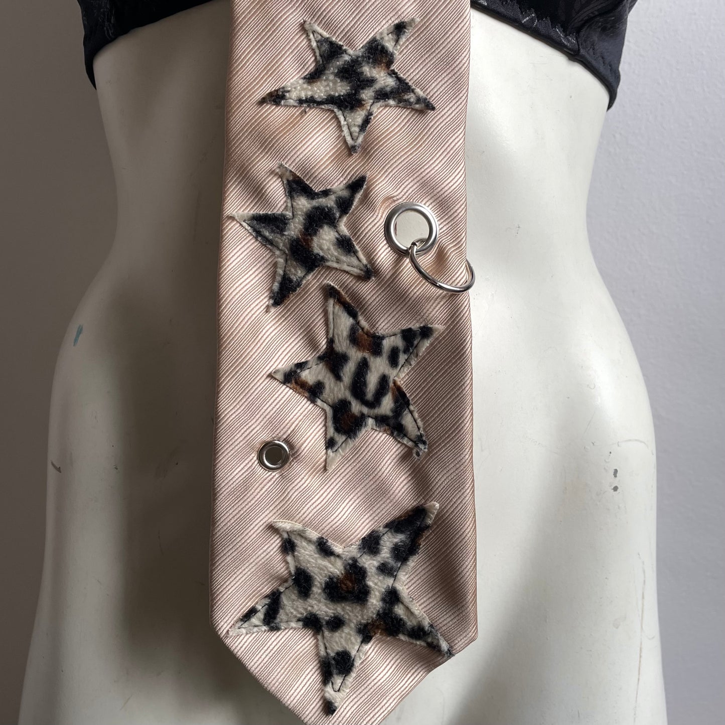 Leopard star tie