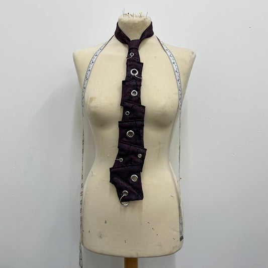 Disjointed tie
