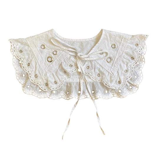 Eyelet frill collar