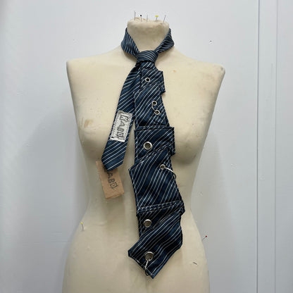 Disjointed stripe tie