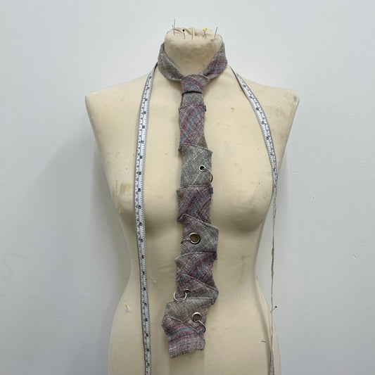 Disjointed wool tie