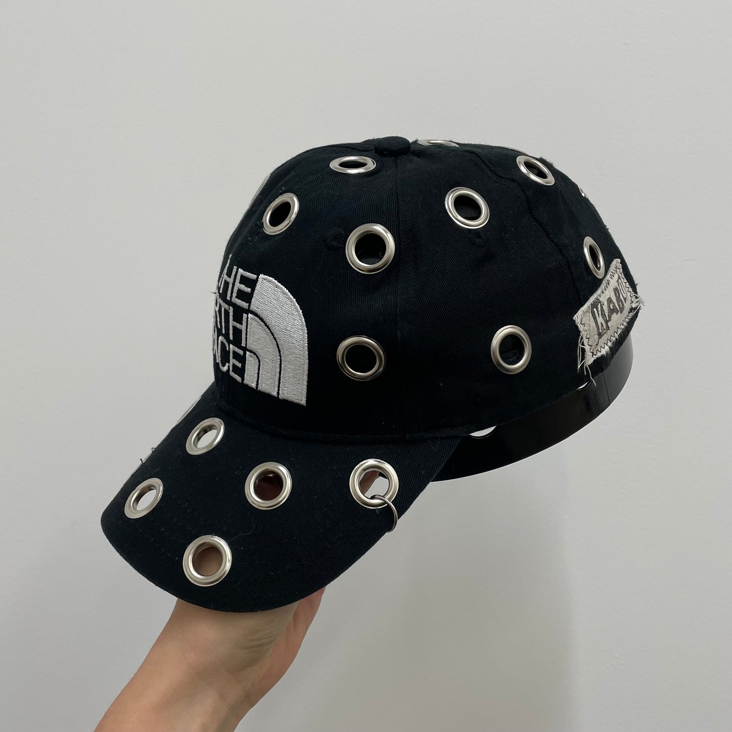 Eyelet cap