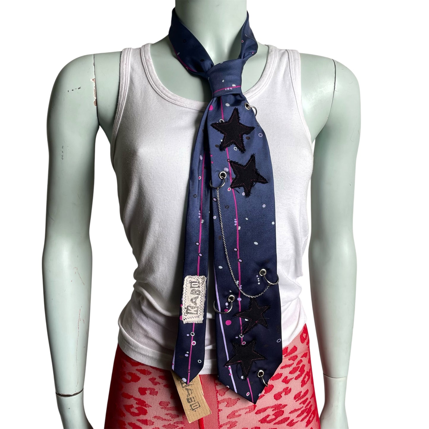 Star chain tie
