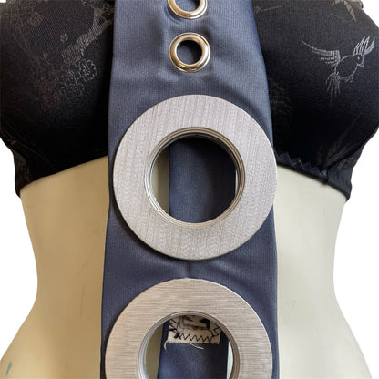 Oversized eyelet tie