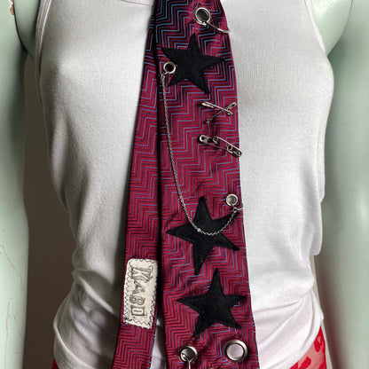 Star chain tie