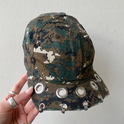 Camo cropped brim cap