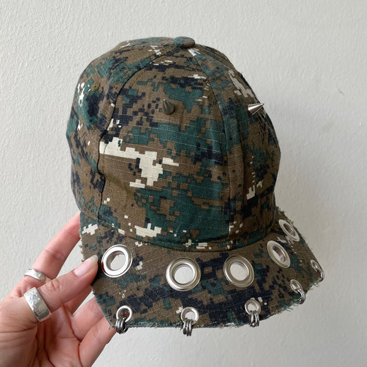 Camo cropped brim cap