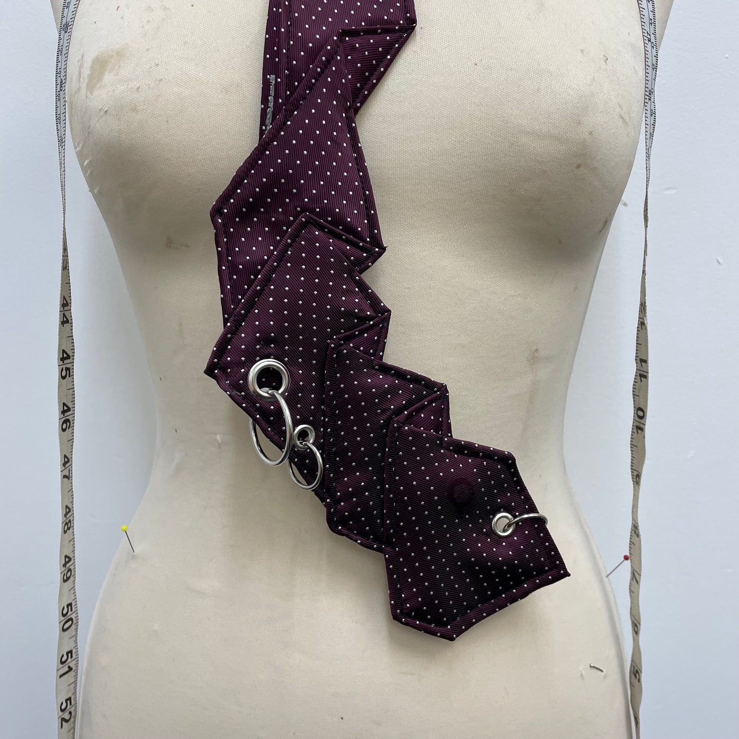 Wind tie