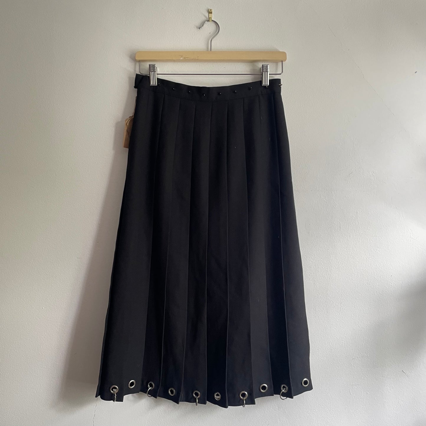 Spike waist eyelet skirt